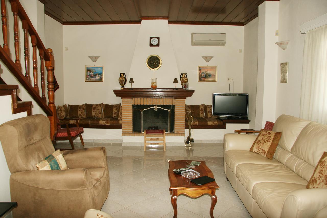 Villa Vlichos Amarynthos Bagian luar foto