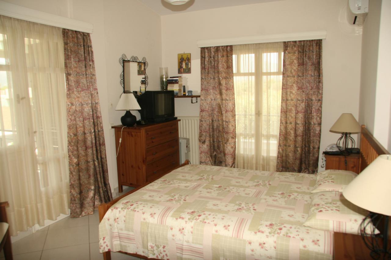 Villa Vlichos Amarynthos Bagian luar foto